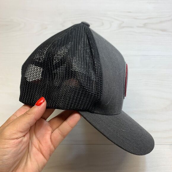 Travis Matthew Golf Hat FlexFit Tech 110 Gray Trucker Mesh Snapback Baseball Cap - Picture 5 of 9